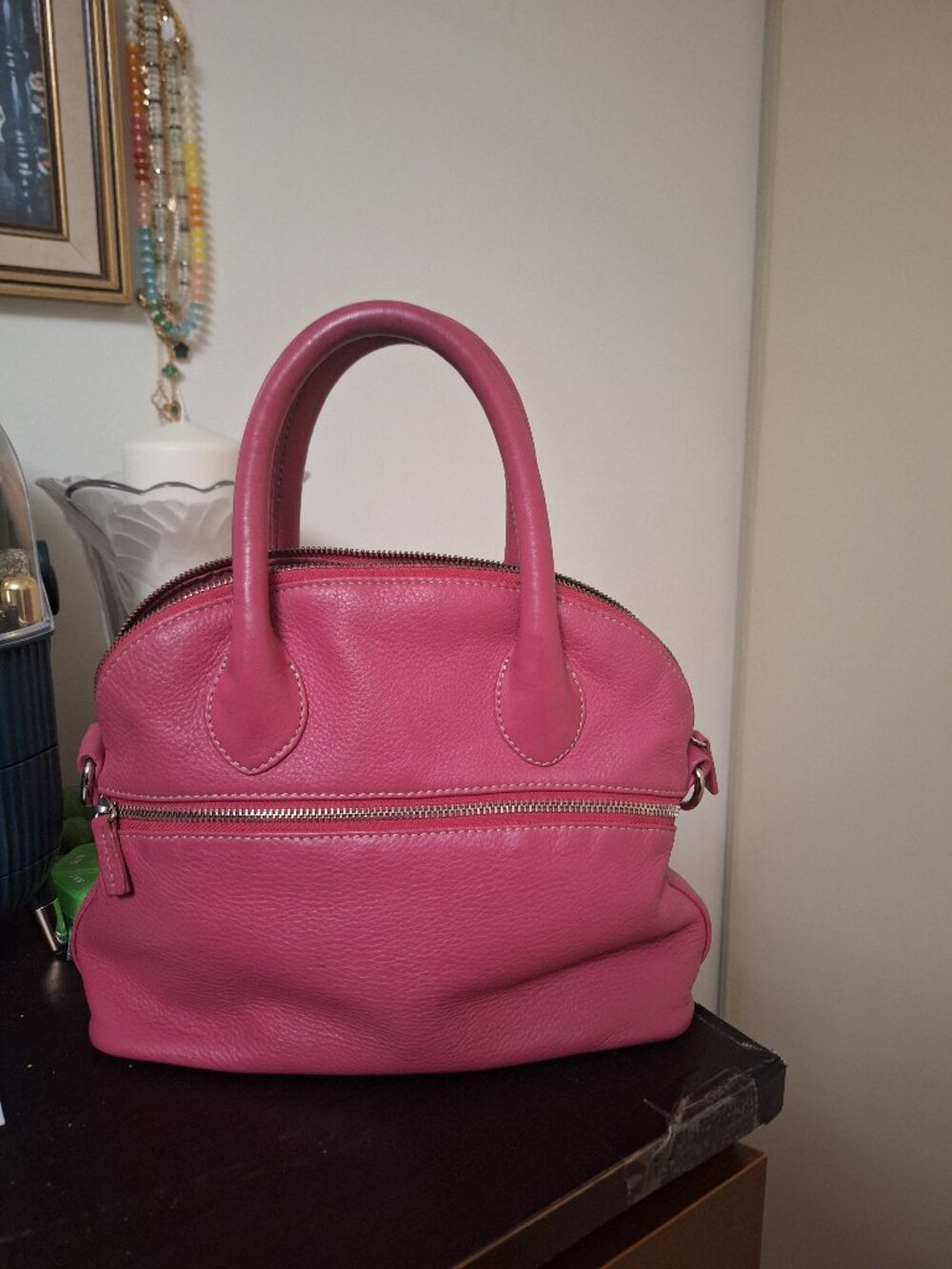PINK LEATHER BAG.